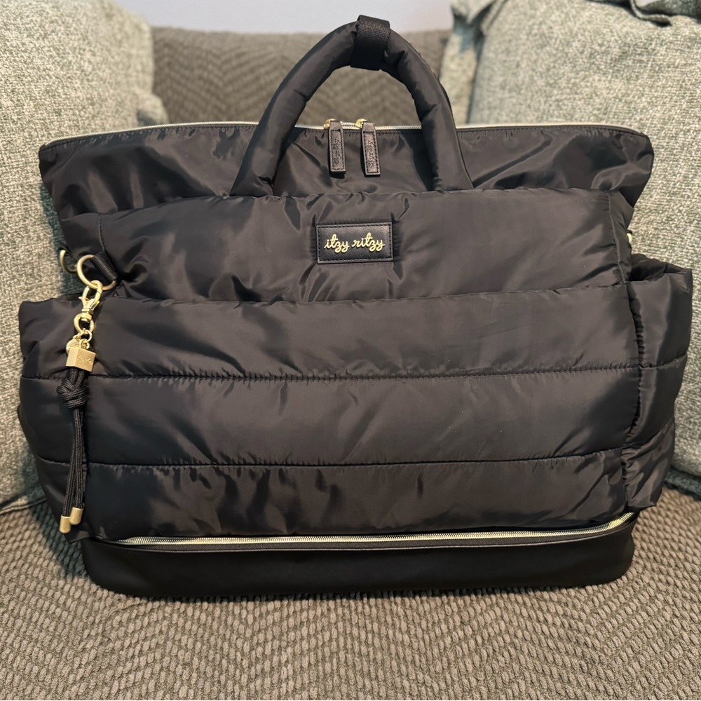 Itzy Ritzy Puffer Weekender ☁️☀️🕶️